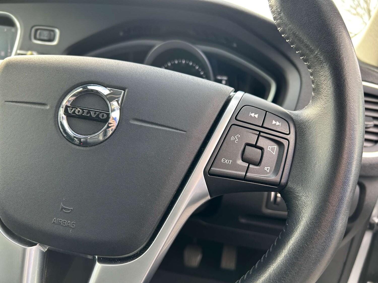 Used Volvo V40 2018 for sale - 76352631: Photo 60