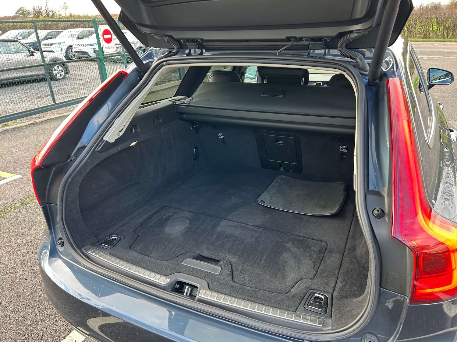 Used Volvo V90 2018 for sale - 76629670: Photo 35