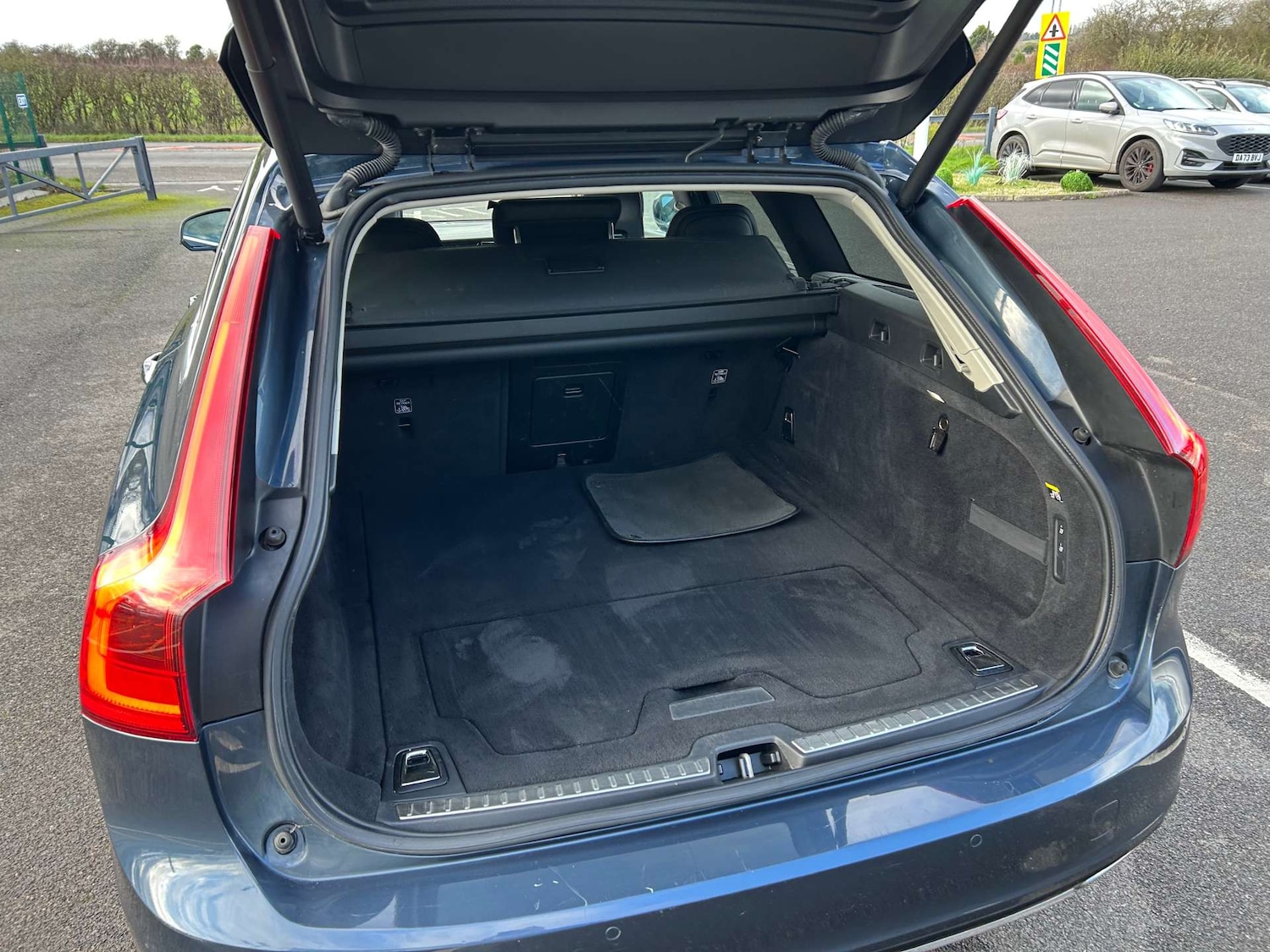 Used Volvo V90 2018 for sale - 76629670: Photo 36