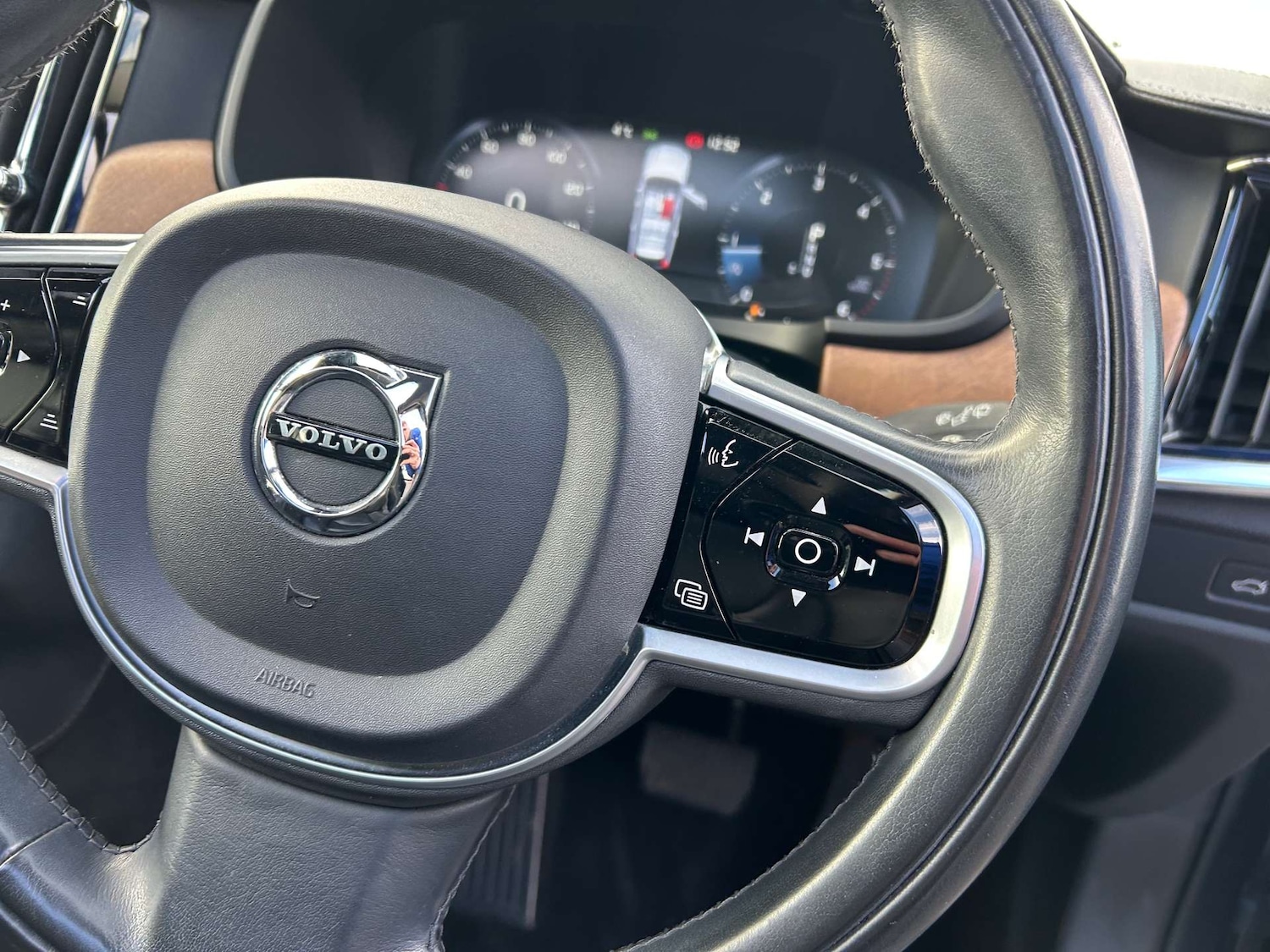 Used Volvo V90 2018 for sale - 76629670: Photo 46