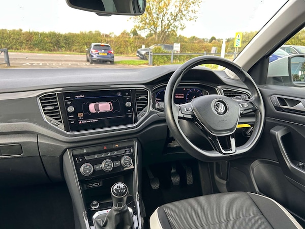 Used Volkswagen T-Roc 2018 for sale - 76020190: Photo 2