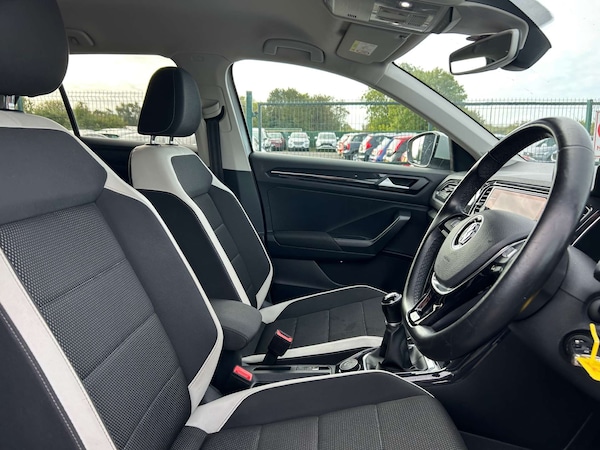 Used Volkswagen T-Roc 2018 for sale - 76020190: Photo 31