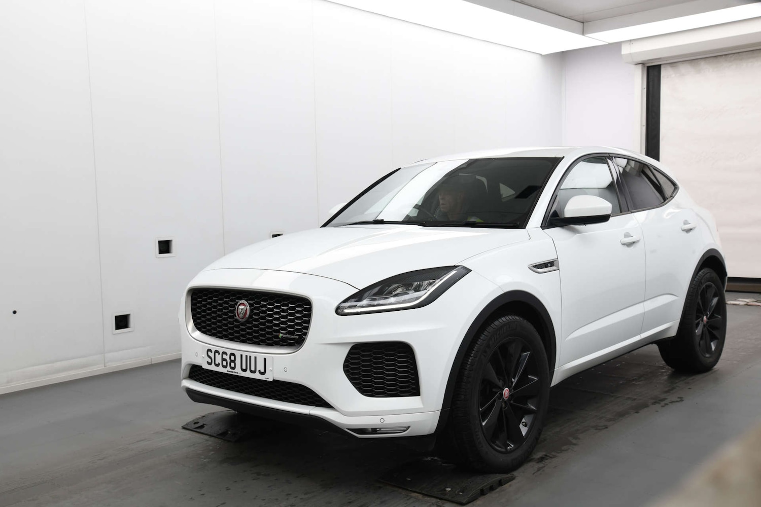 Used Jaguar E-Pace 2018 for sale - 76352629: Photo 8