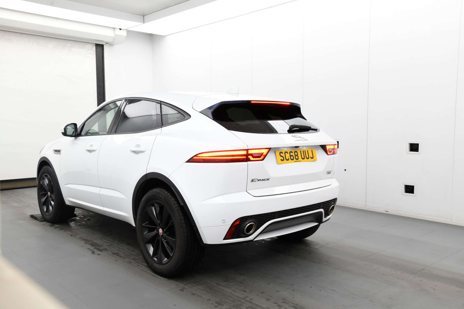 Used Jaguar E-Pace 2018 for sale - 76352629: Photo 9