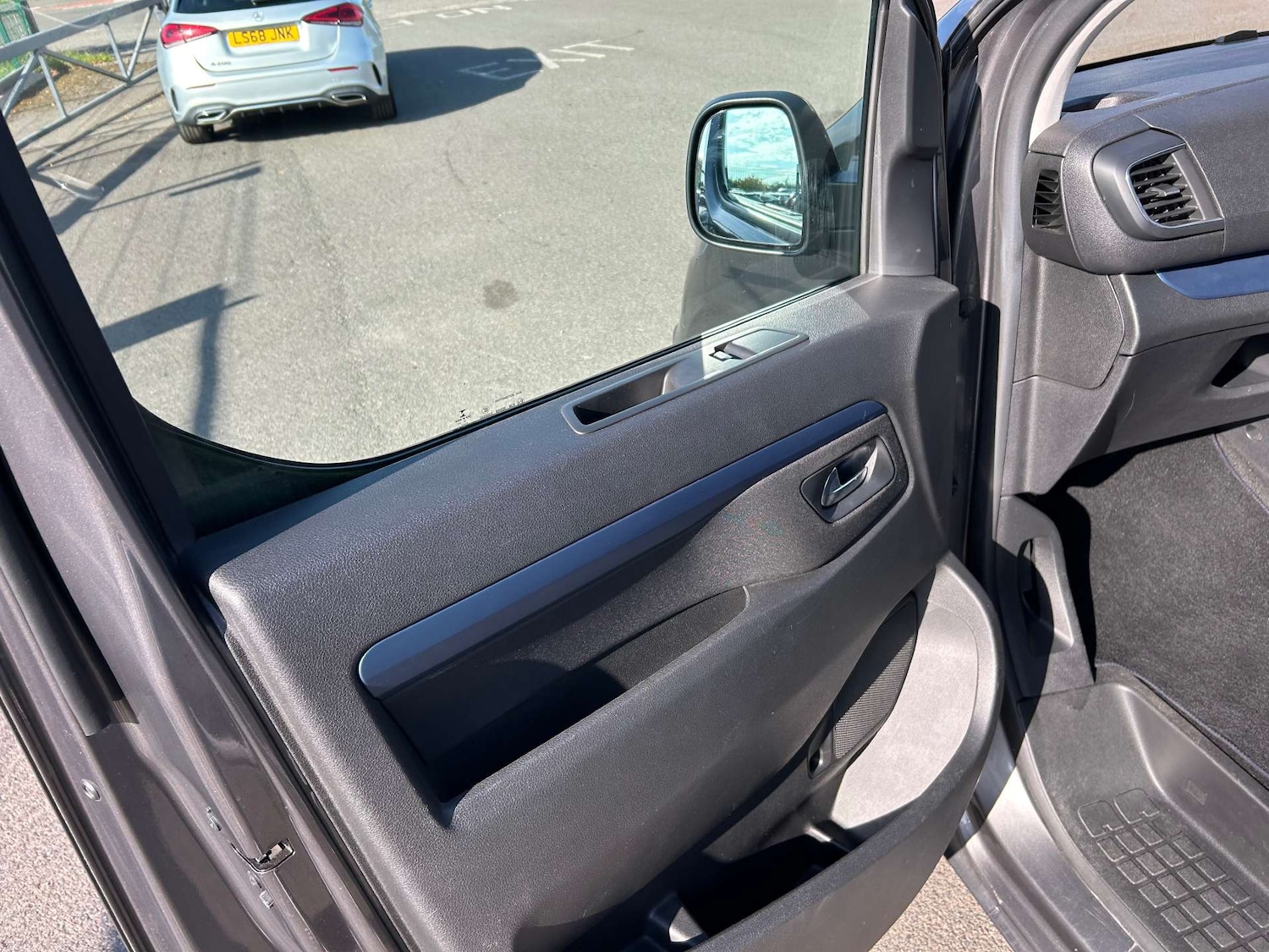 Used Peugeot Traveller 2019 for sale - 76115769: Photo 18