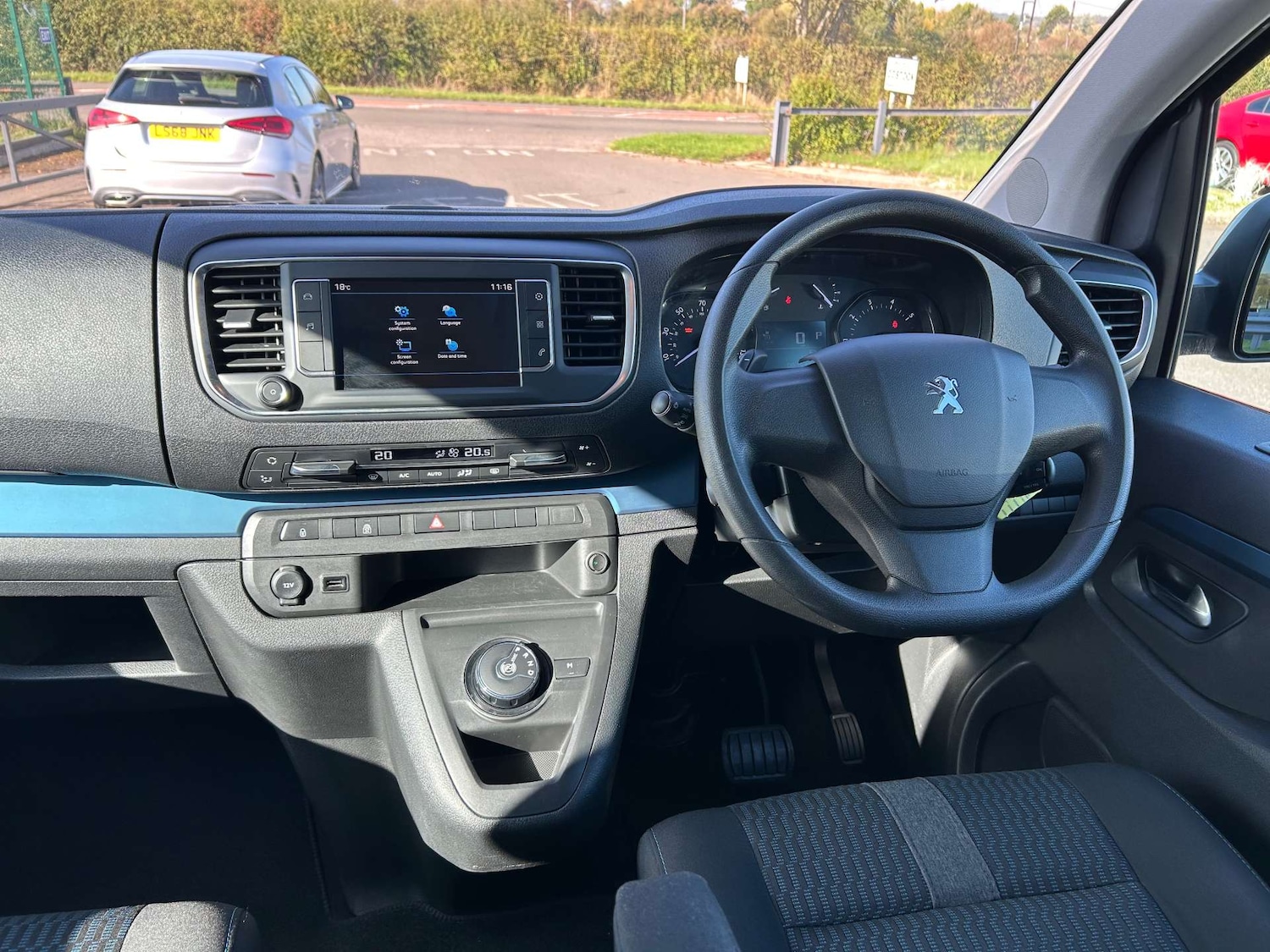 Used Peugeot Traveller 2019 for sale - 76115769: Photo 2