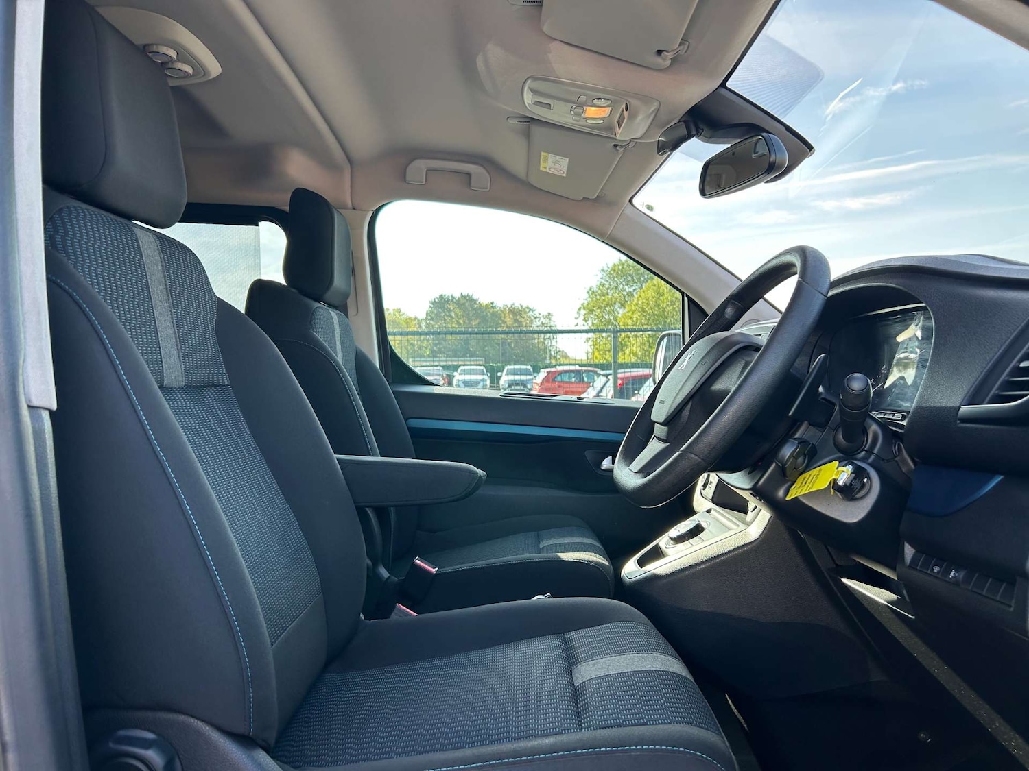 Used Peugeot Traveller 2019 for sale - 76115769: Photo 30