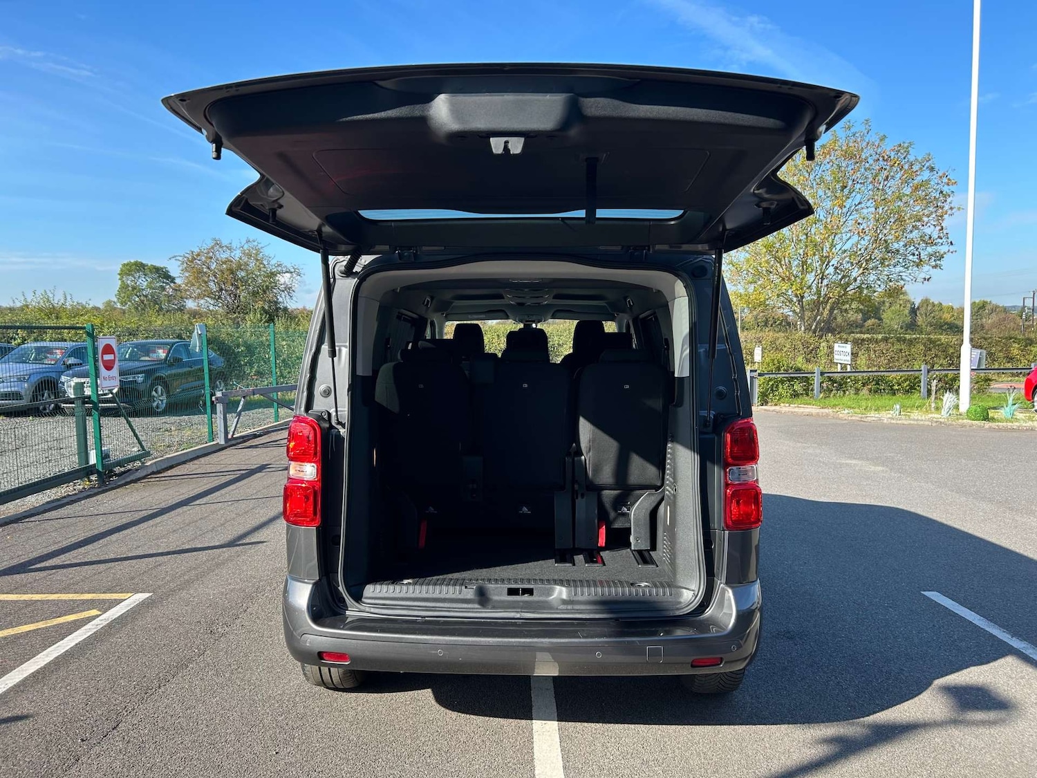 Used Peugeot Traveller 2019 for sale - 76115769: Photo 37