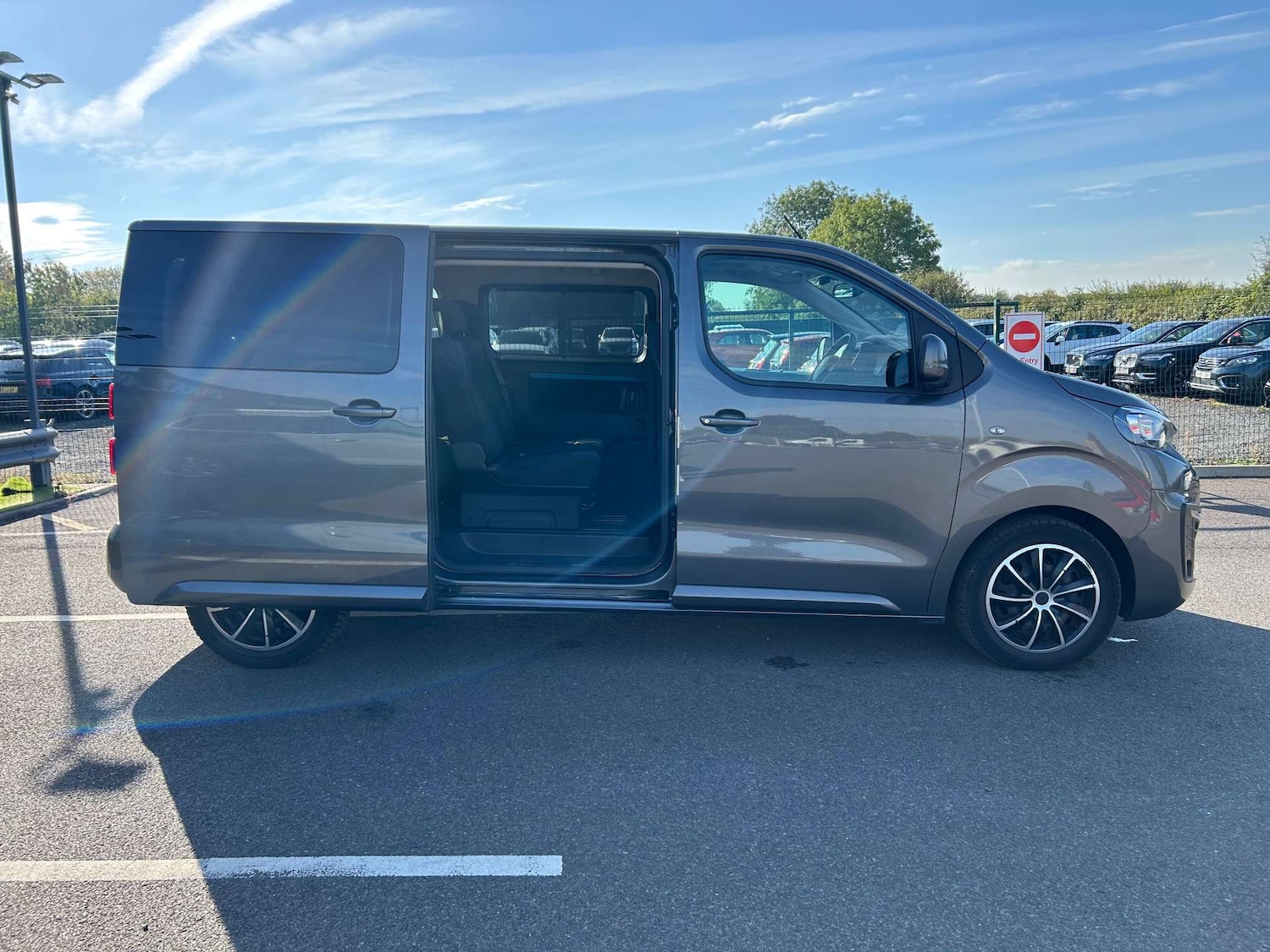 Used Peugeot Traveller 2019 for sale - 76115769: Photo 39