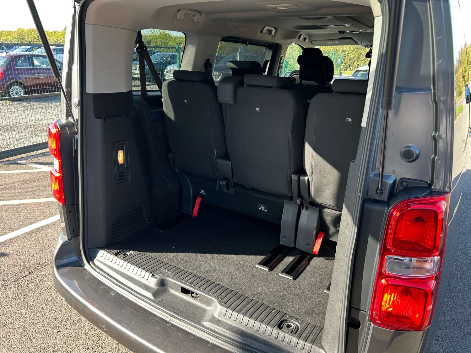 Used Peugeot Traveller 2019 for sale - 76115769: Photo 41