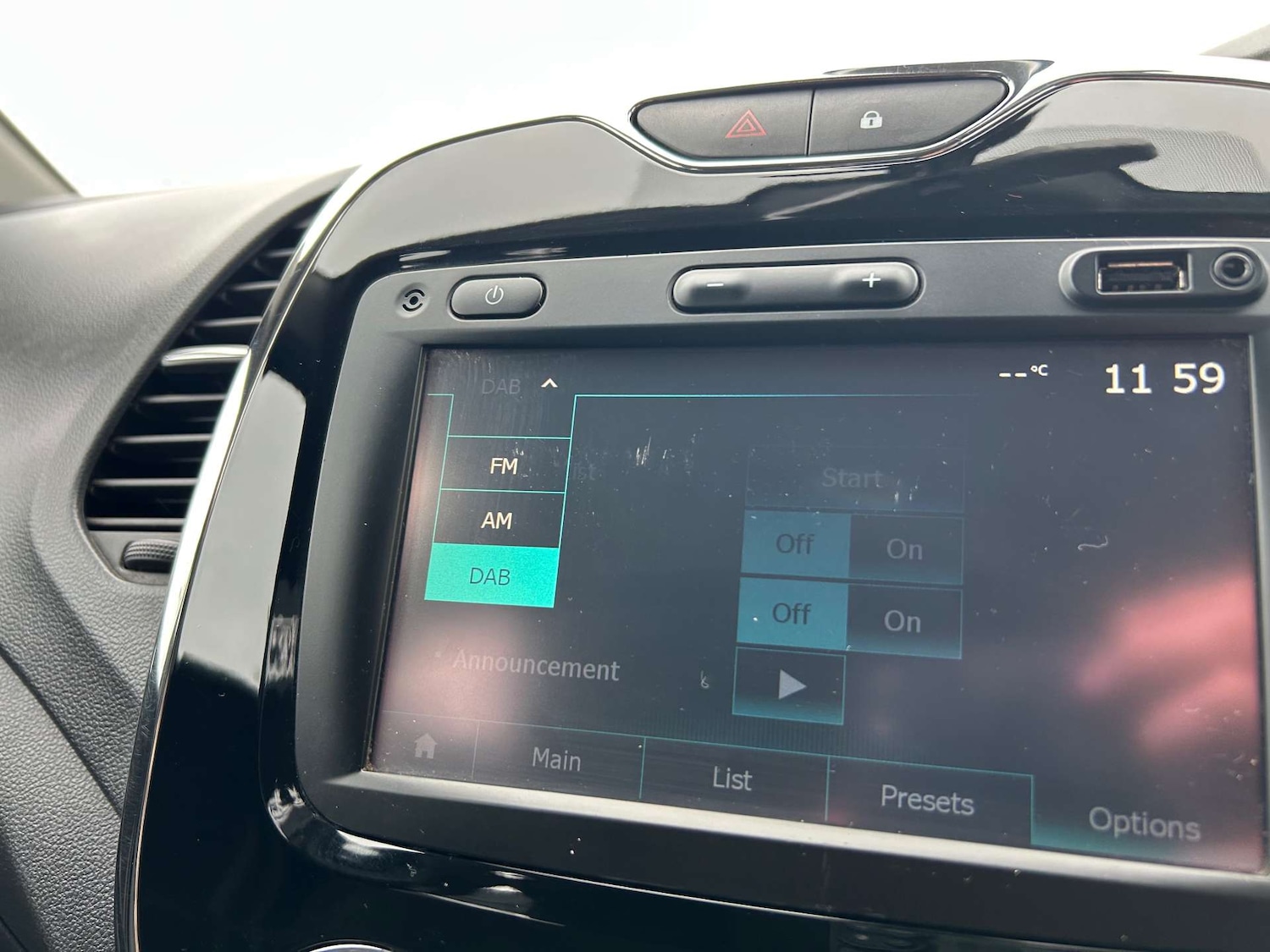 Used Renault Captur 2017 for sale - 76280382: Photo 17