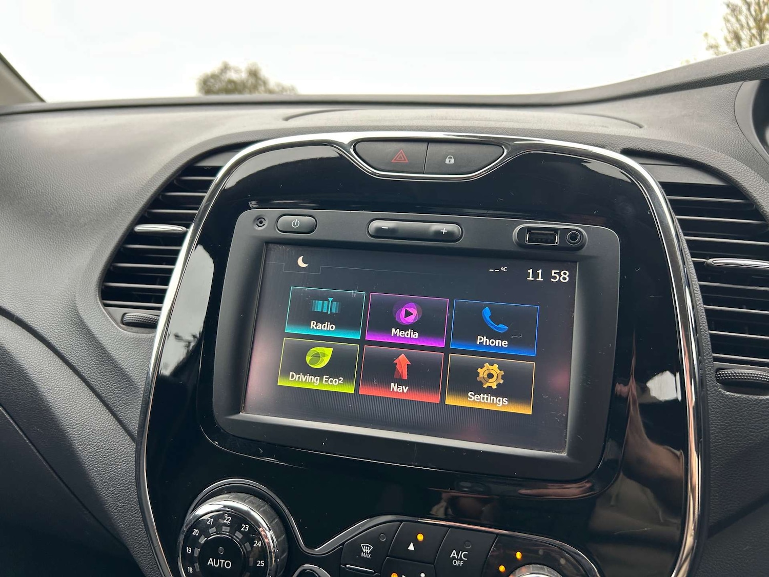 Used Renault Captur 2017 for sale - 76280382: Photo 23