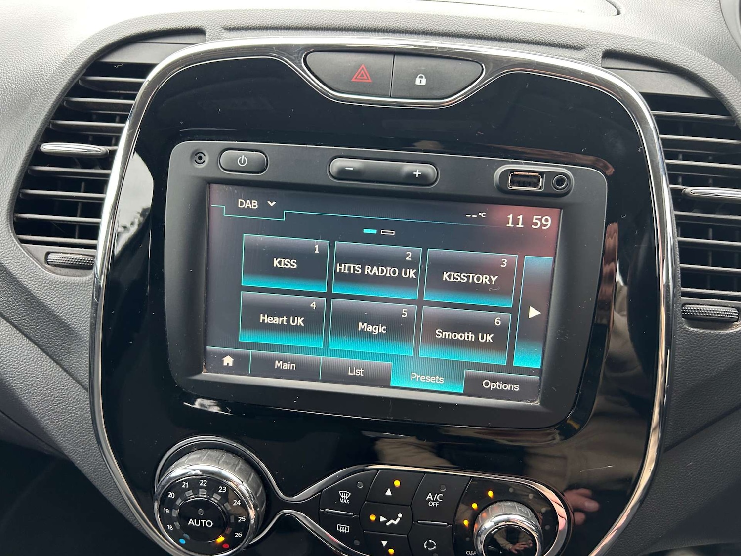 Used Renault Captur 2017 for sale - 76280382: Photo 48