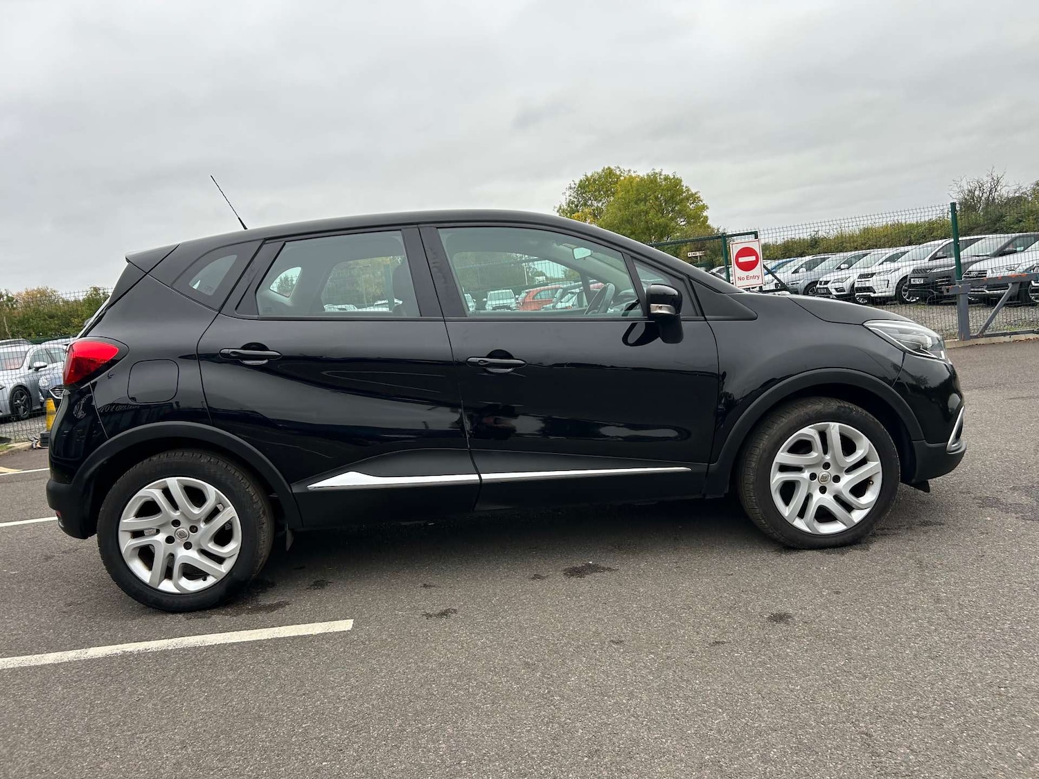 Used Renault Captur 2017 for sale - 76280382: Photo 9