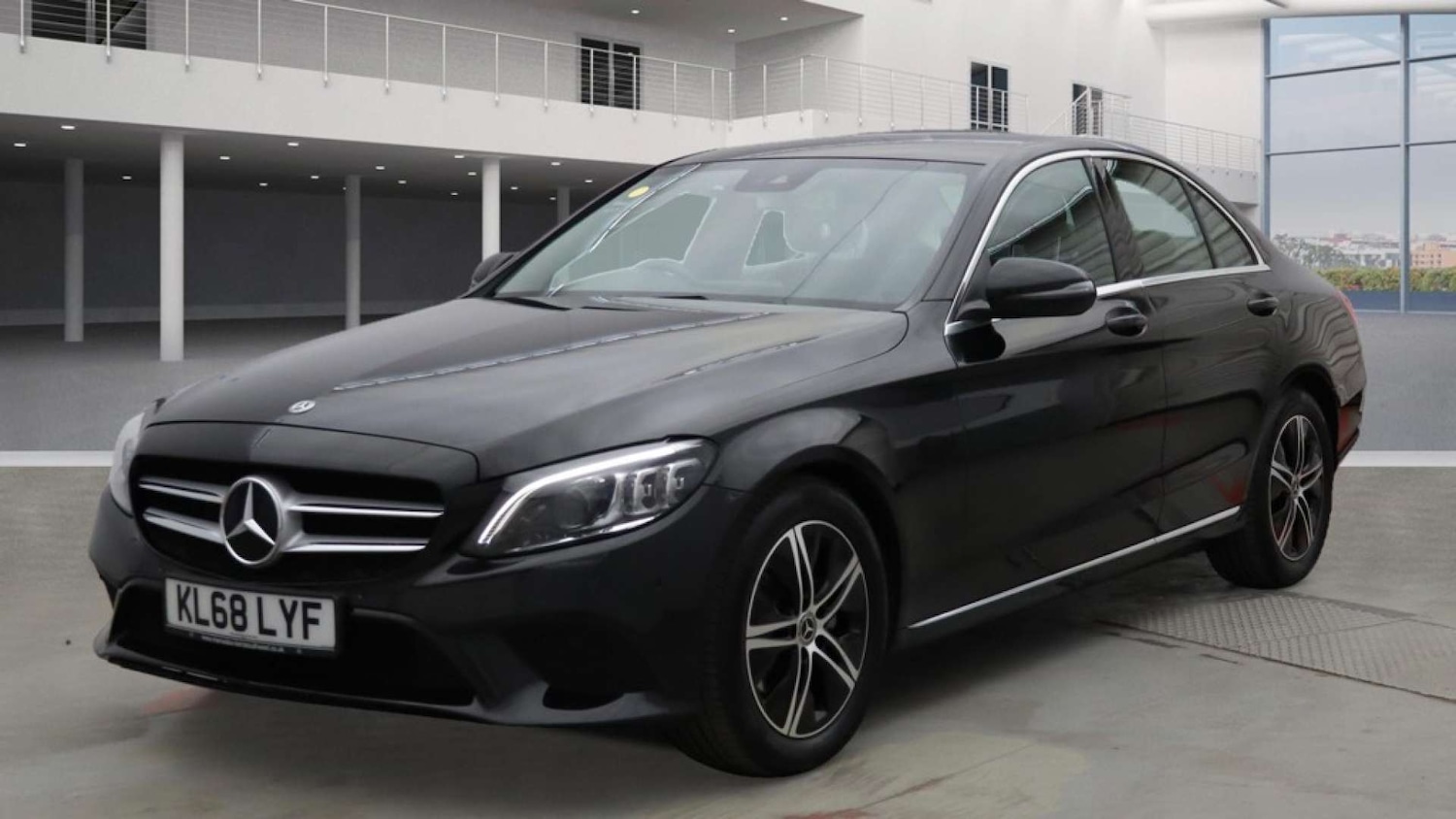 Used Mercedes-Benz C Class 2019 for sale - 76352653: Photo 3