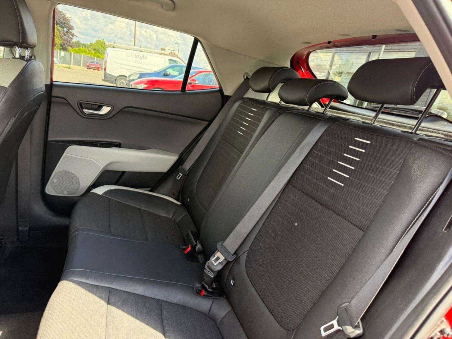 Used Kia Stonic 2018 for sale - 76601506: Photo 15