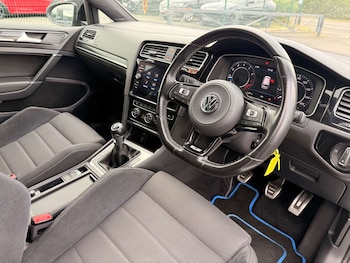 Used Volkswagen Golf 2017 for sale - 75777881: Photo