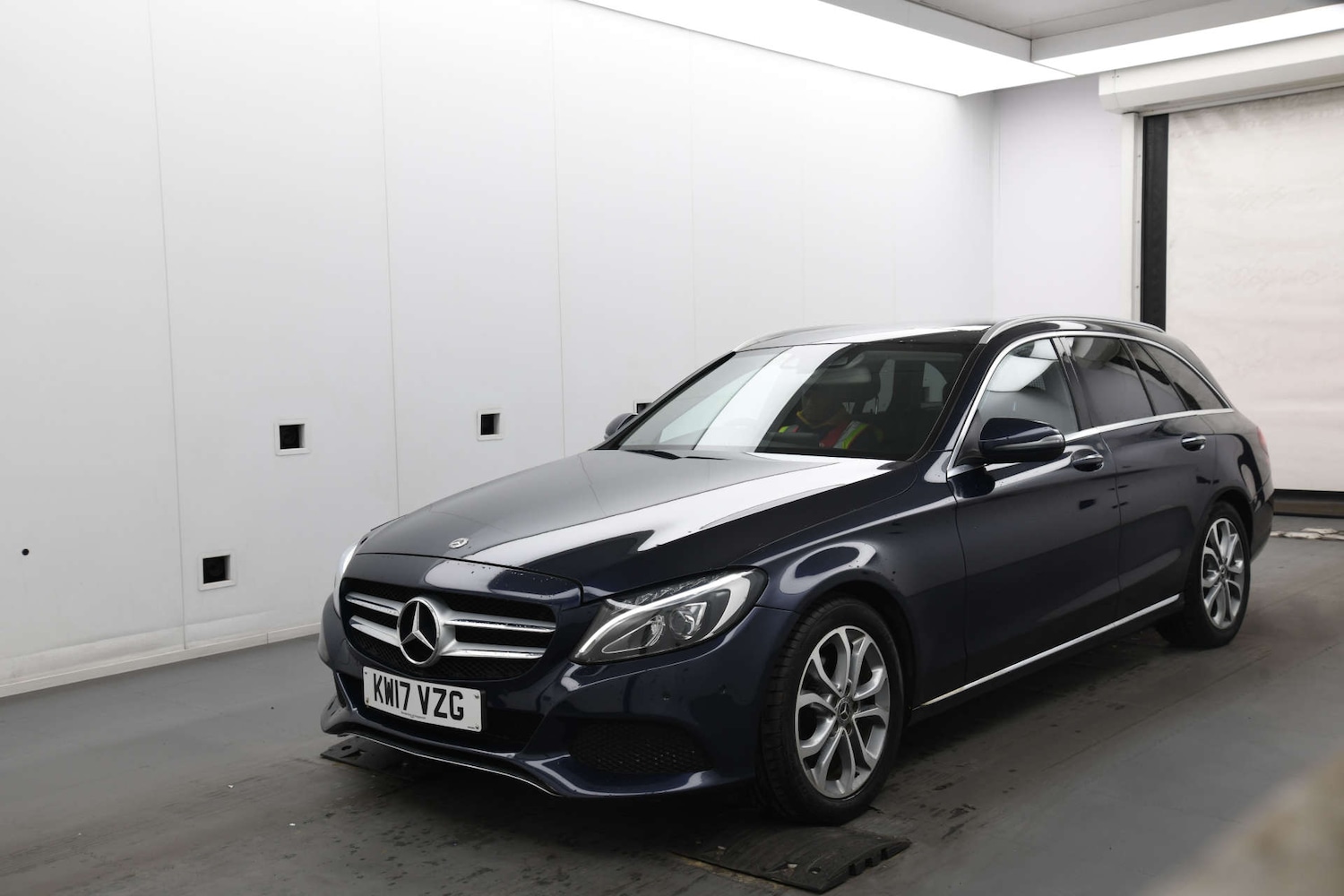 Used Mercedes-Benz C Class 2017 for sale - 76602037: Photo 3