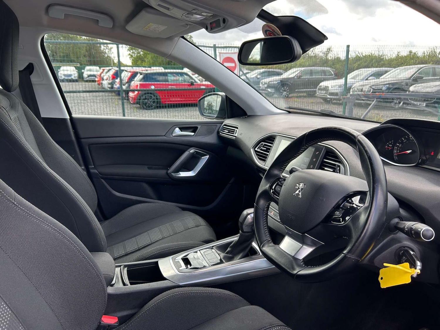 Used Peugeot 308 2016 for sale - 75947240: Photo 2