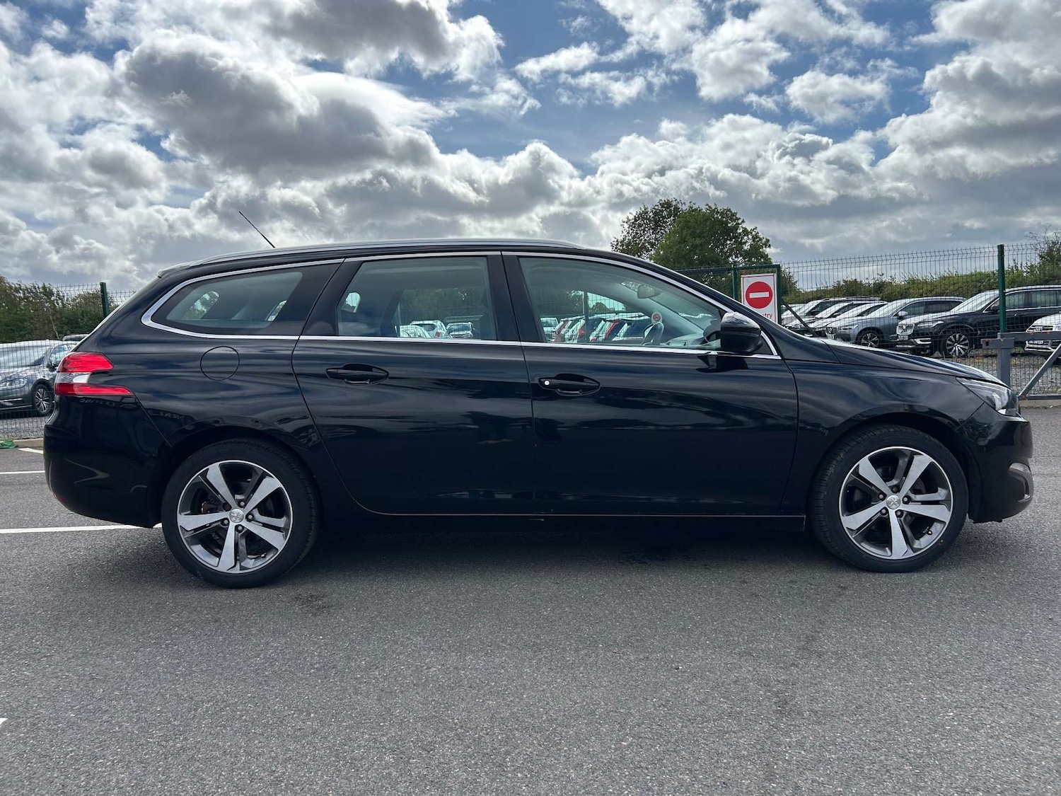 Used Peugeot 308 2016 for sale - 75947240: Photo 9