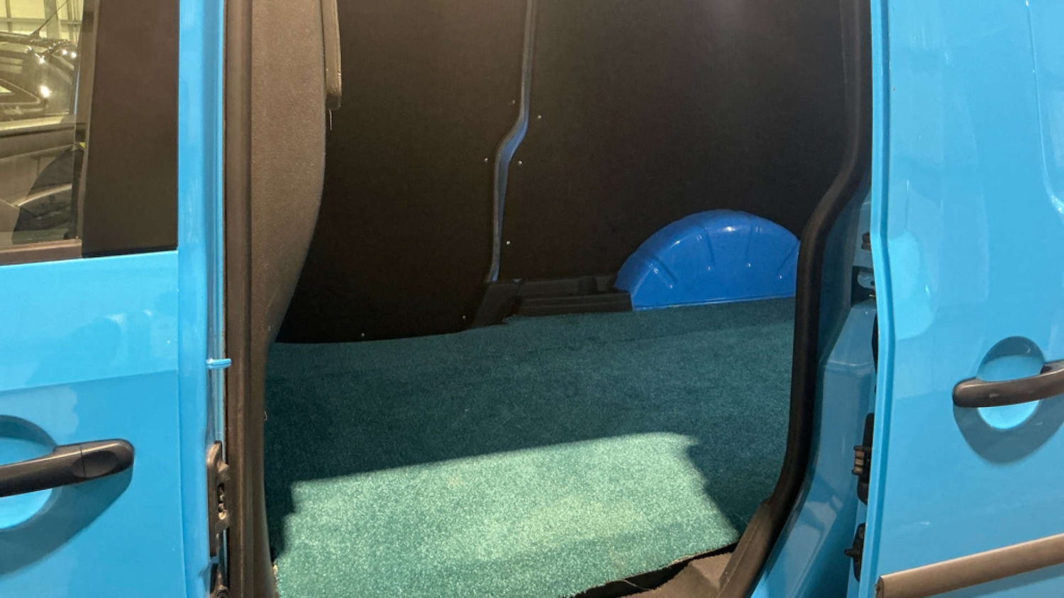 Used Volkswagen Caddy Maxi 2015 for sale - 77880400: Photo 9