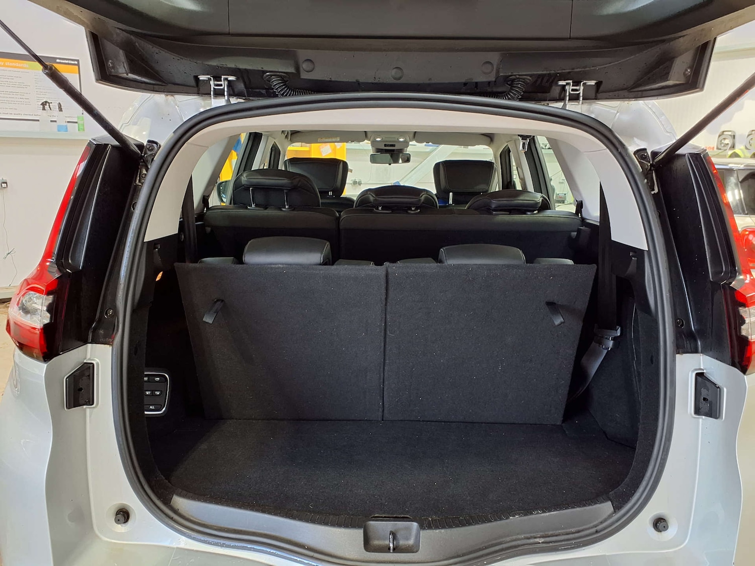 Used Renault Grand Scenic 2018 for sale - 78063285: Photo 18