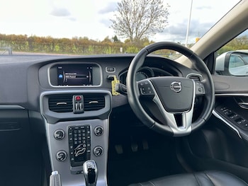 Used Volvo V40 2018 for sale - 77775448: Photo