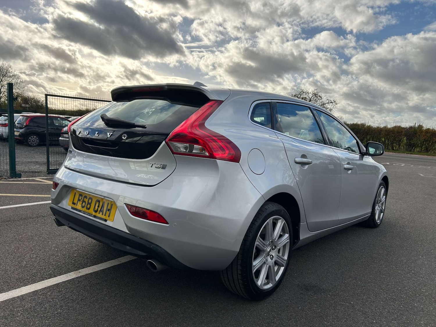 Used Volvo V40 2018 for sale - 77775448: Photo 8