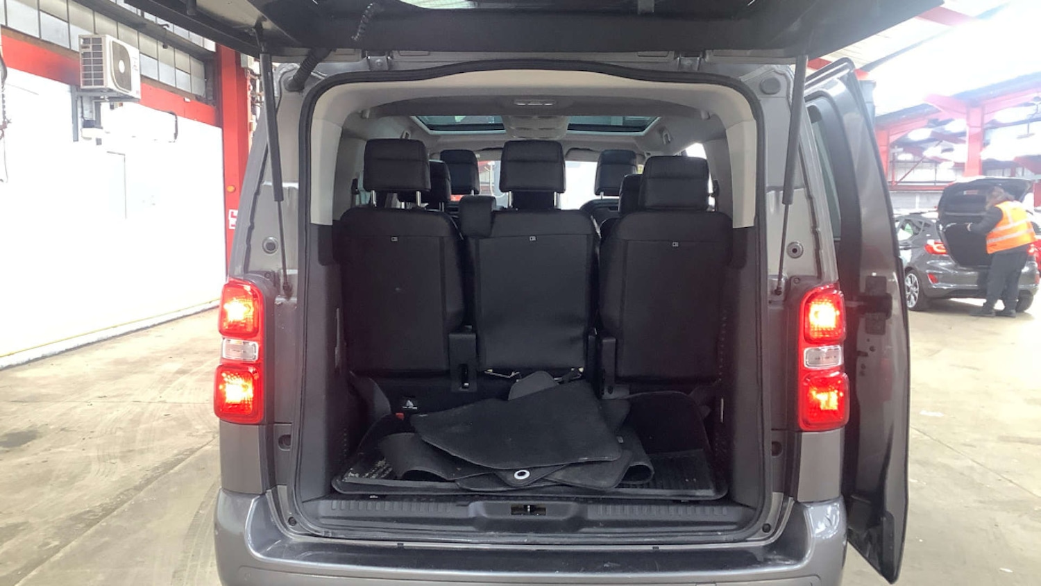 Used Peugeot Traveller 2018 for sale - 78027796: Photo 8