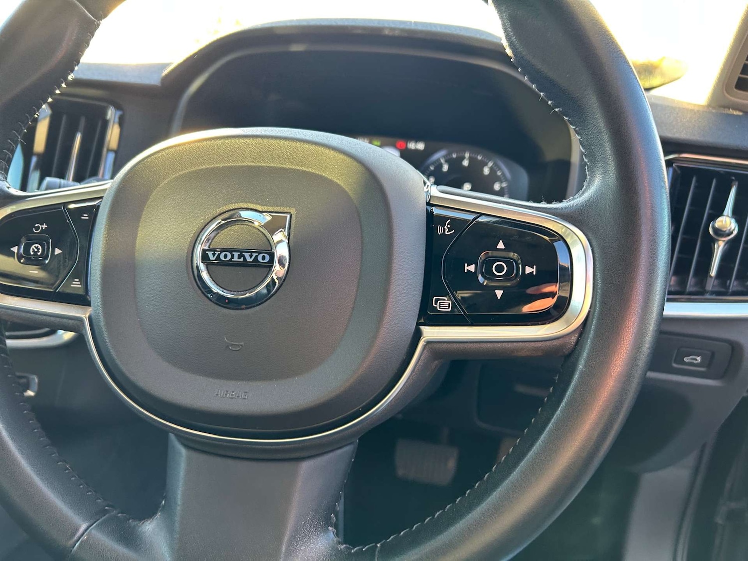 Used Volvo S90 2020 for sale - 76352640: Photo 43