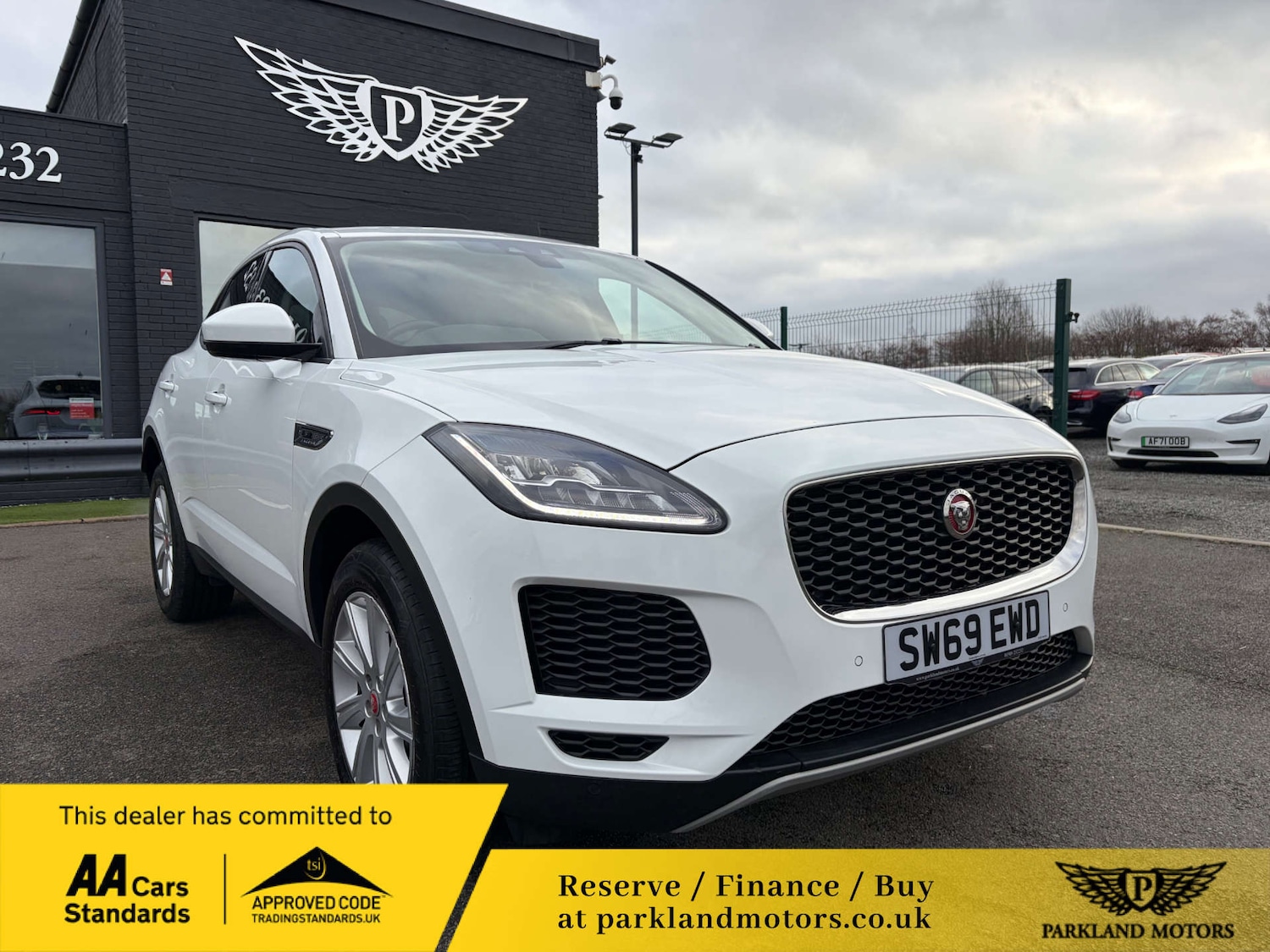 Used Jaguar E-Pace 2019 for sale - 76905247: Photo 1