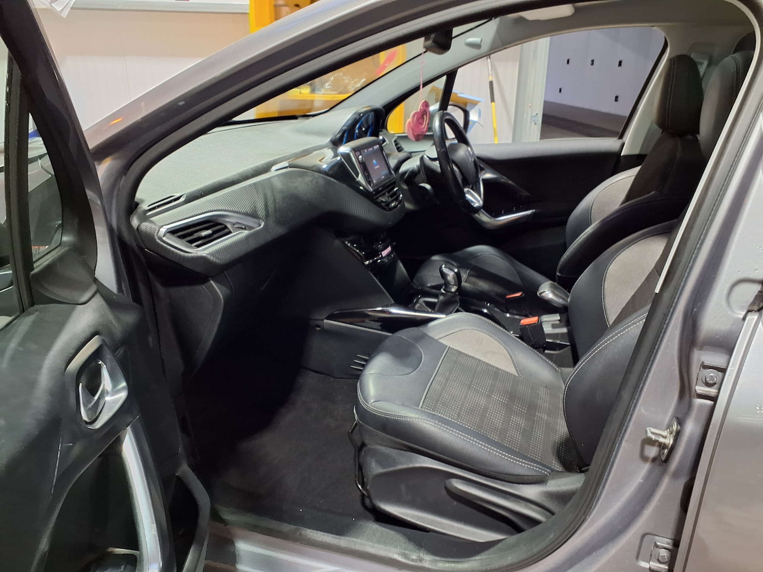 Used Peugeot 2008 2018 for sale - 77236275: Photo 17