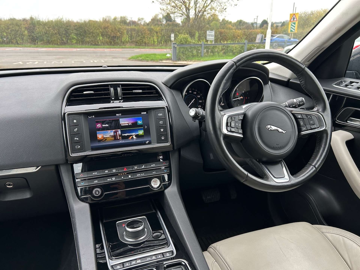 Used Jaguar F-Pace 2017 for sale - 76384150: Photo 2