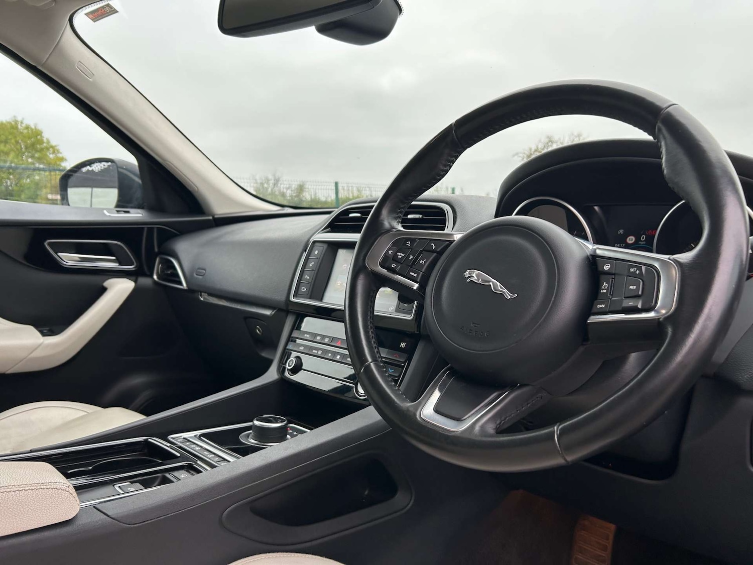 Used Jaguar F-Pace 2017 for sale - 76384150: Photo 25