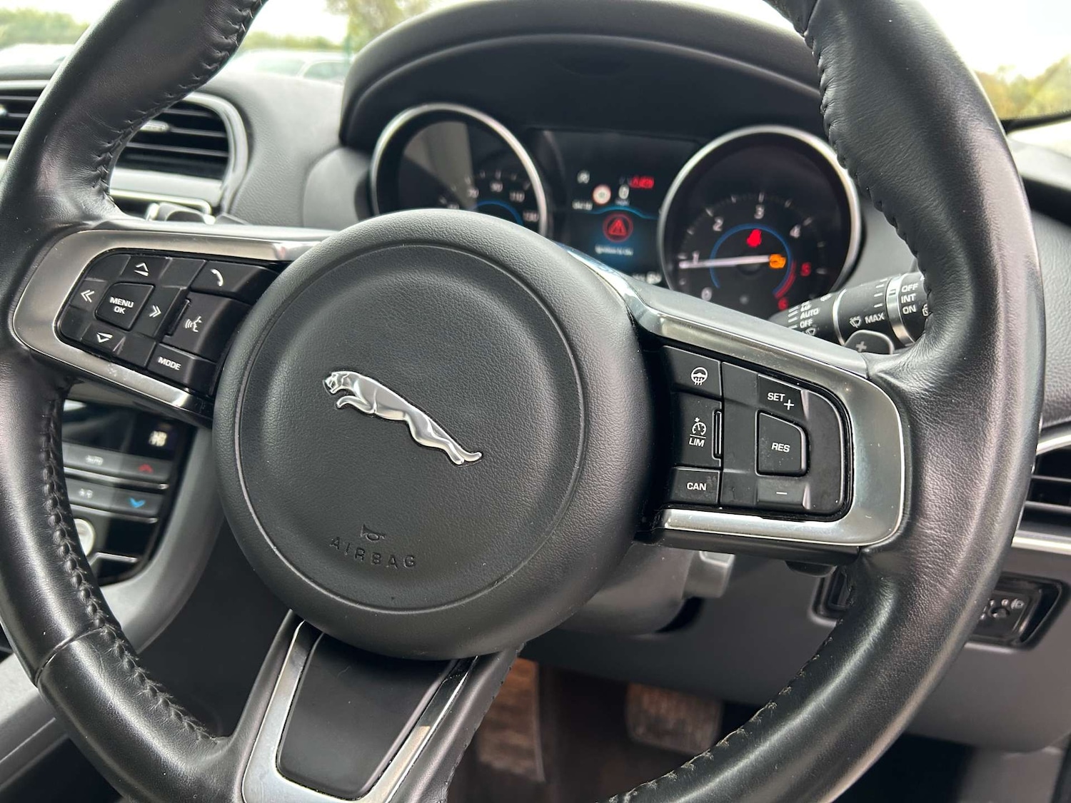 Used Jaguar F-Pace 2017 for sale - 76384150: Photo 46