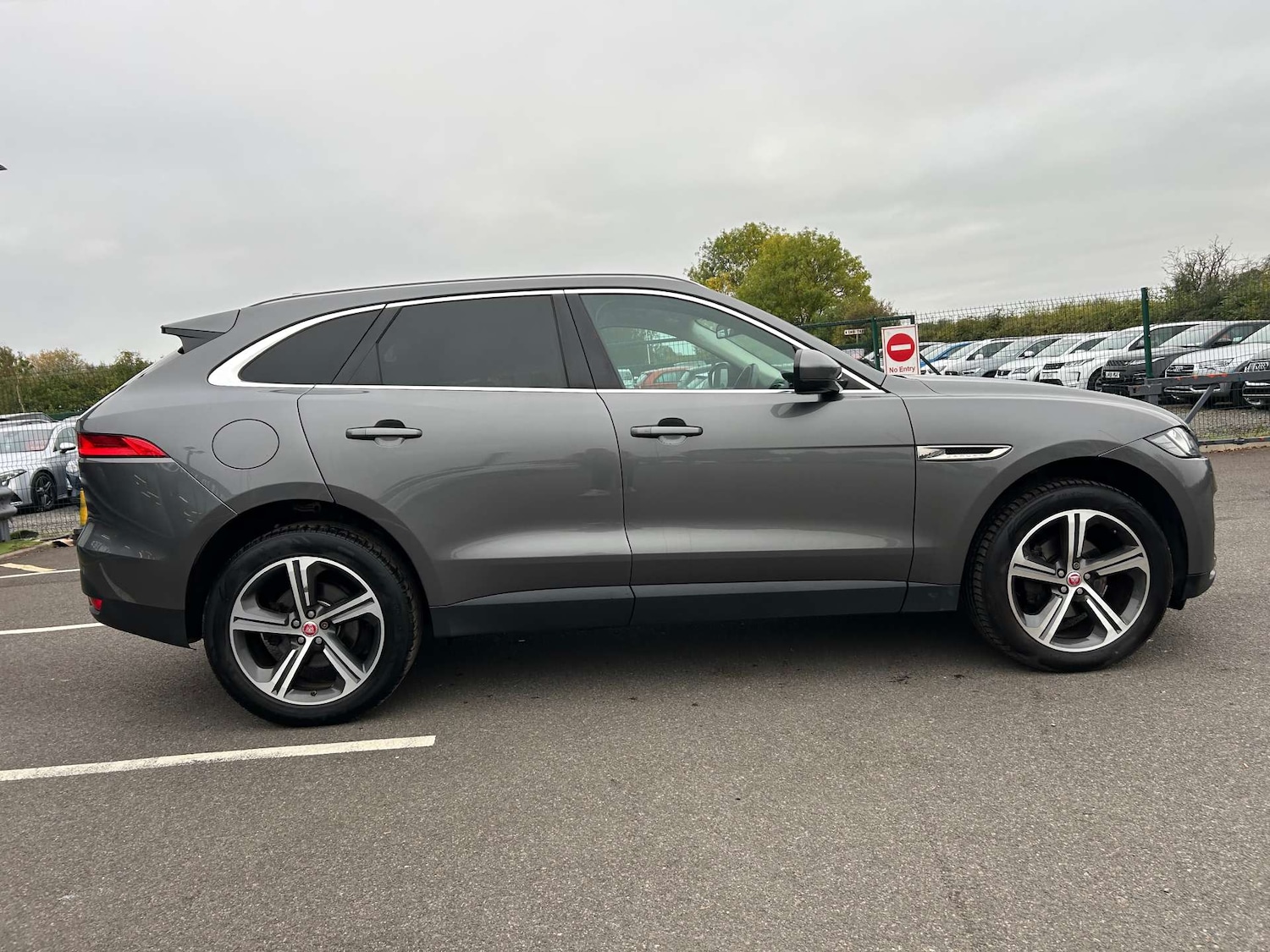 Used Jaguar F-Pace 2017 for sale - 76384150: Photo 9