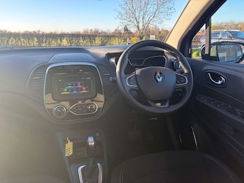 Used Renault Captur 2019 for sale - 77162422: Photo