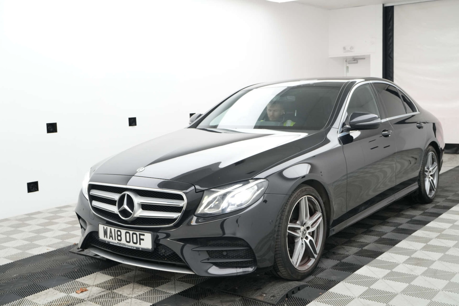 Used Mercedes-Benz E Class 2018 for sale - 77236277: Photo 3