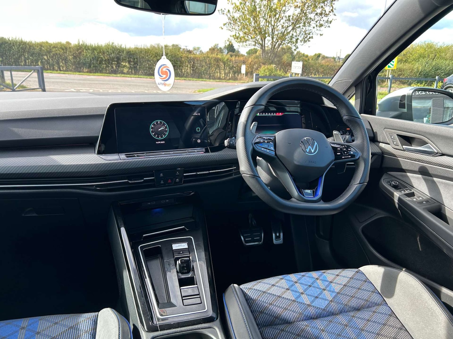 Used Volkswagen Golf 2024 for sale - 77535096: Photo 2