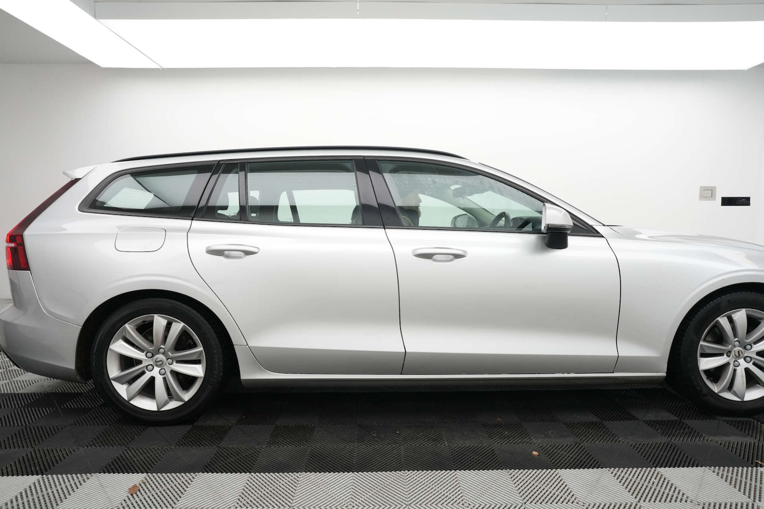 Used Volvo V60 2019 for sale - 77236269: Photo 16
