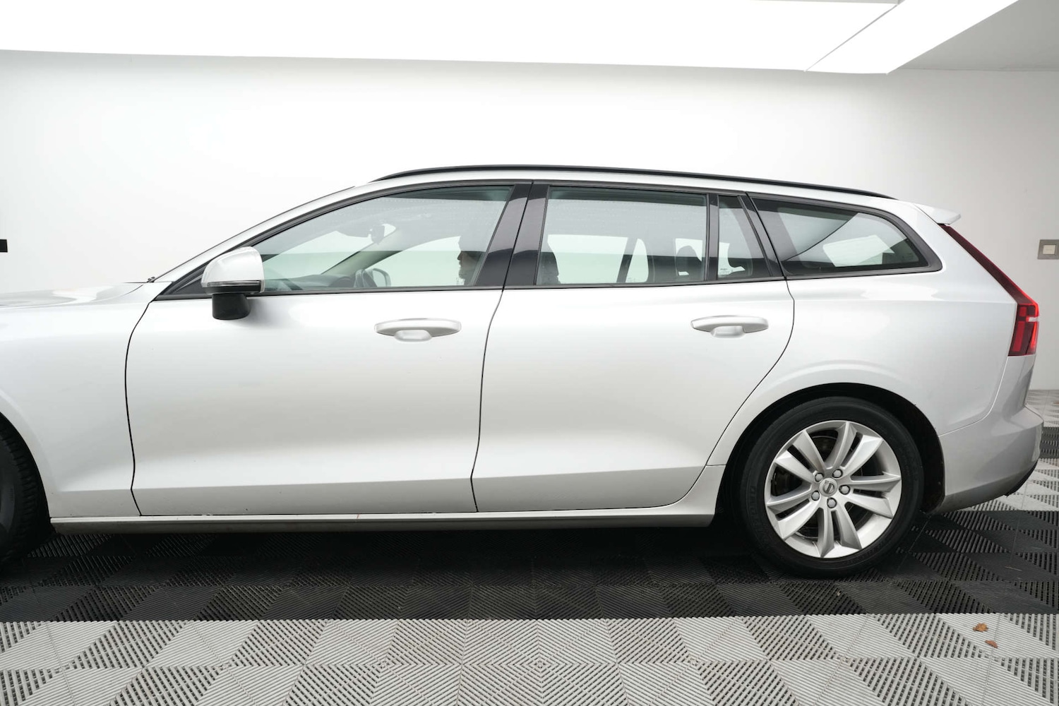 Used Volvo V60 2019 for sale - 77236269: Photo 18