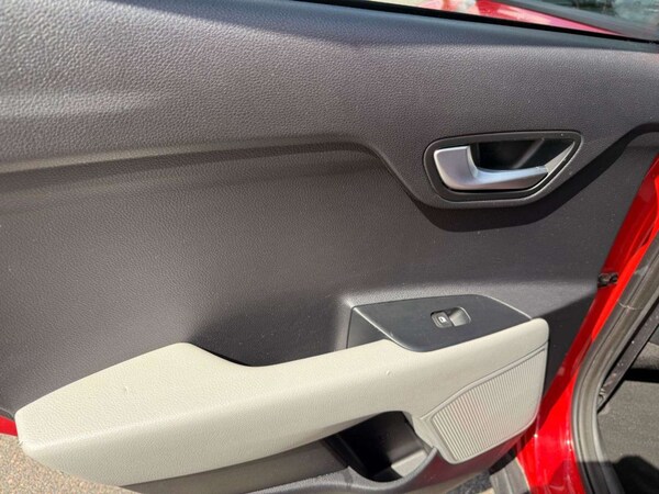 Used Kia Stonic 2018 for sale - 76290975: Photo 22