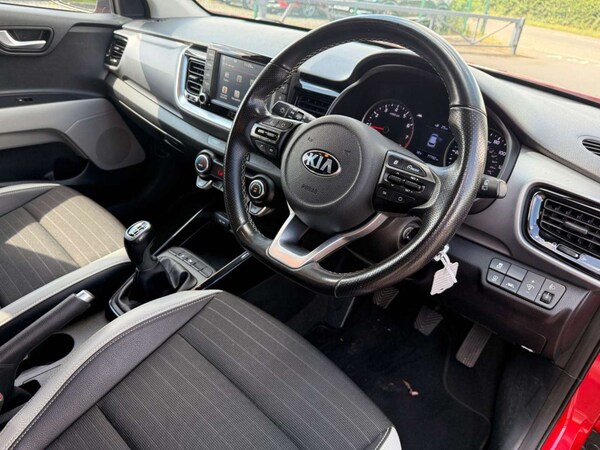 Used Kia Stonic 2018 for sale - 76290975: Photo 23