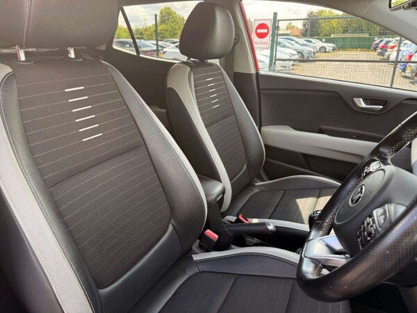 Used Kia Stonic 2018 for sale - 76290975: Photo 24