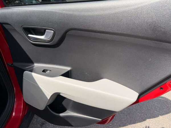 Used Kia Stonic 2018 for sale - 76290975: Photo 25