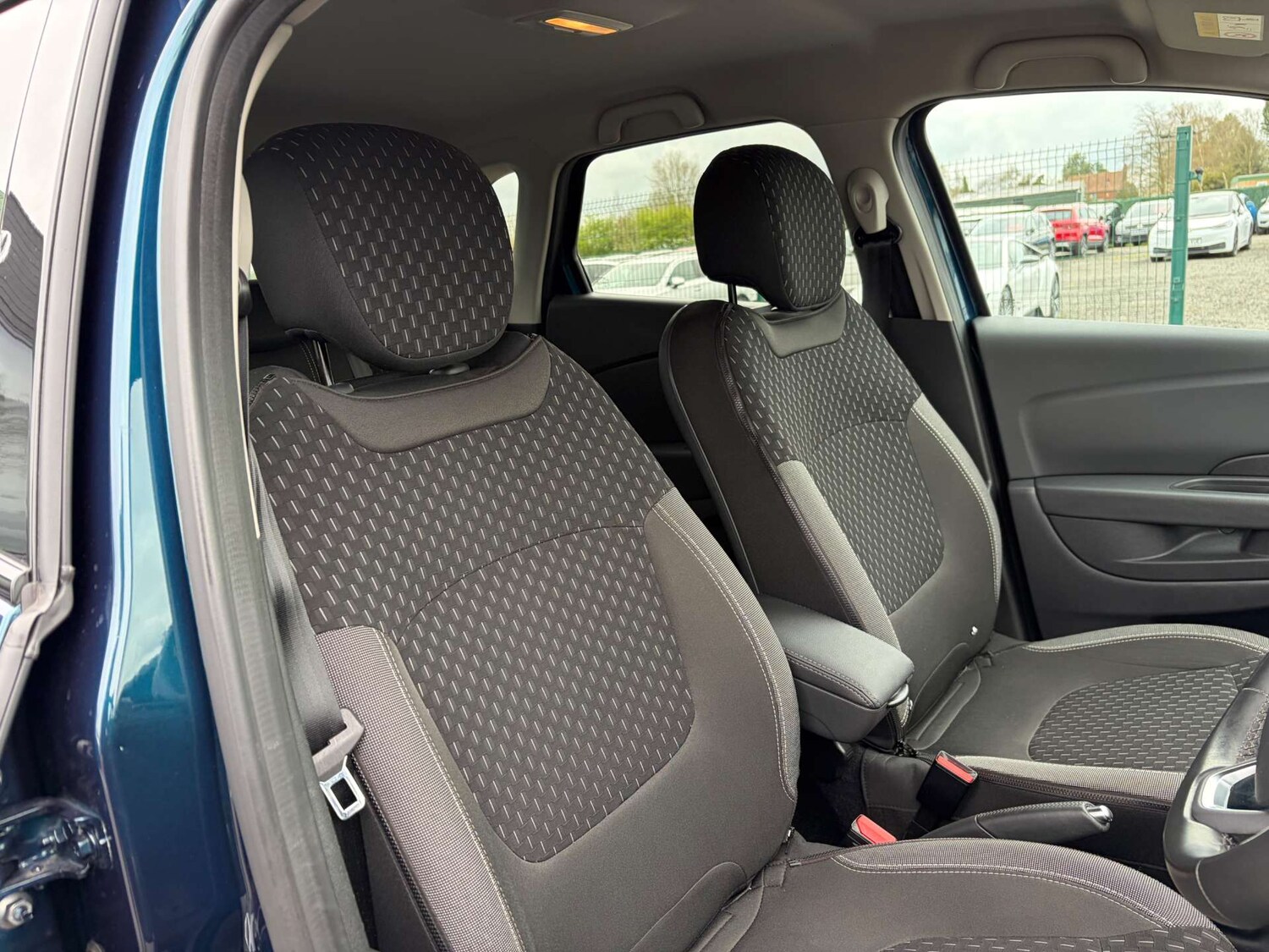 Used Renault Captur 2017 for sale - 78117650: Photo 35