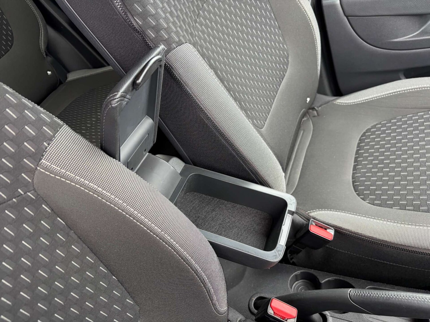 Used Renault Captur 2017 for sale - 78117650: Photo 42