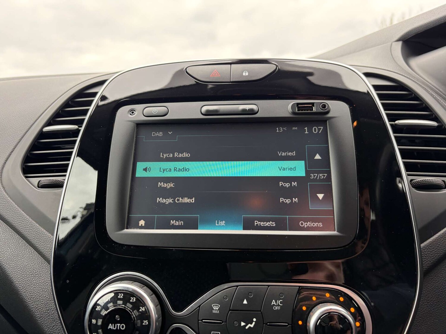 Used Renault Captur 2017 for sale - 78117650: Photo 49