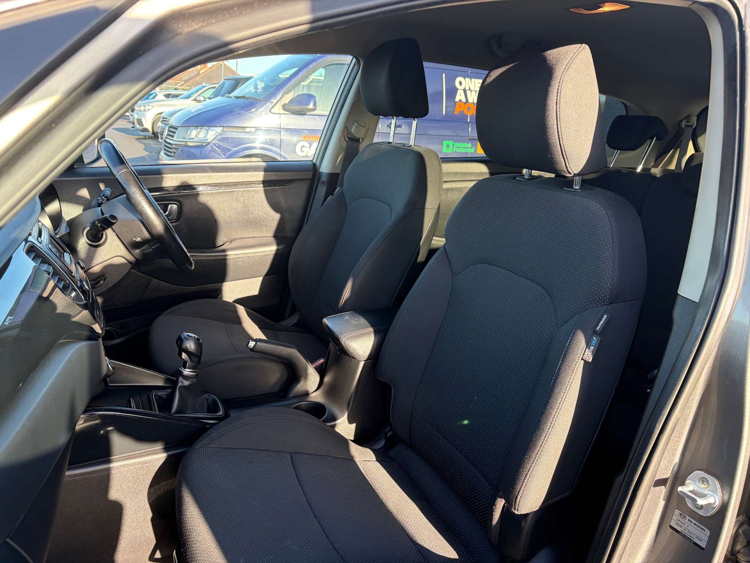 Used Kia Carens 2017 for sale - 76500623: Photo 17