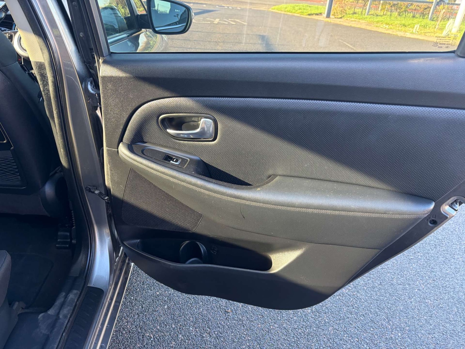 Used Kia Carens 2017 for sale - 76500623: Photo 27